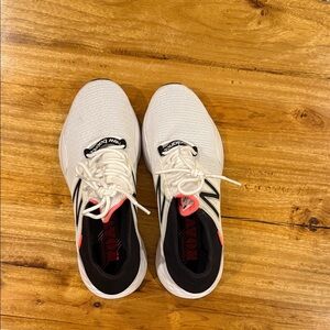 New Balance White and Black Sneakers LIKE NEW